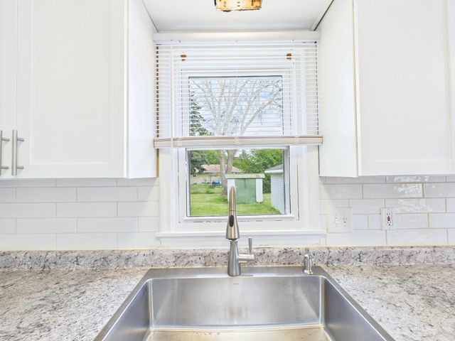6306 Lee Avenue N, Brooklyn Center, MN 55429