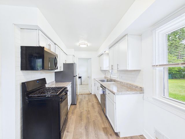 6306 Lee Avenue N, Brooklyn Center, MN 55429