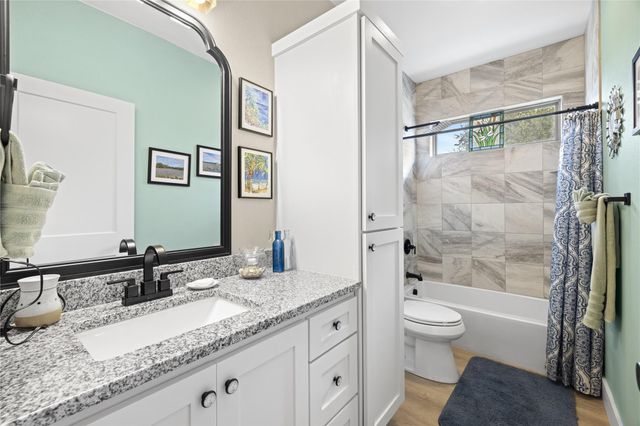 1057 Roanoke LN, Kerrville, TX 78028