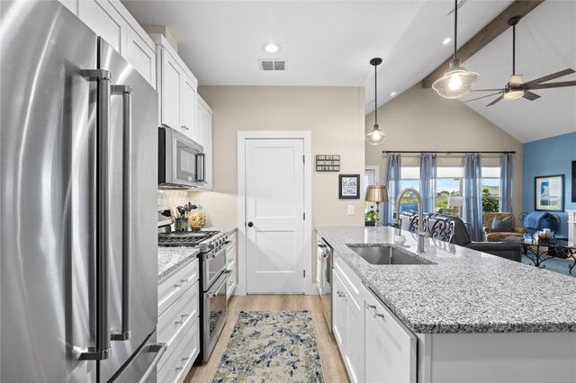 1057 Roanoke LN, Kerrville, TX 78028