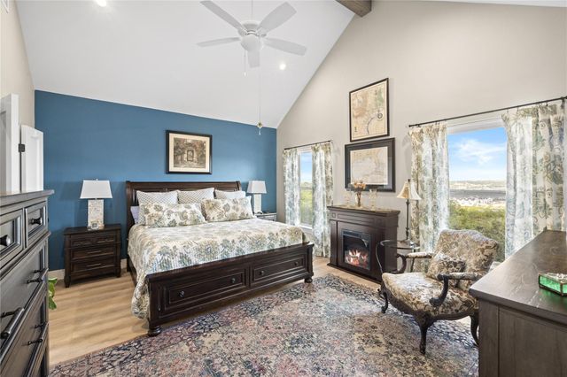 1057 Roanoke LN, Kerrville, TX 78028