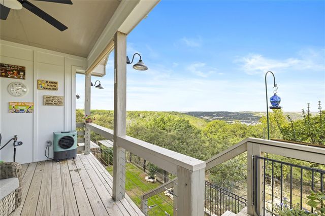 1057 Roanoke LN, Kerrville, TX 78028