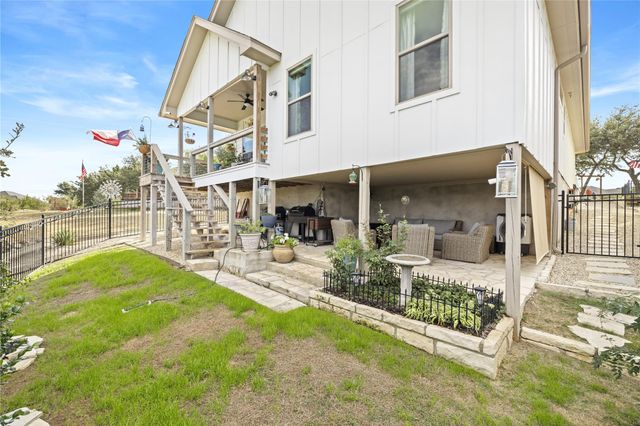 1057 Roanoke LN, Kerrville, TX 78028