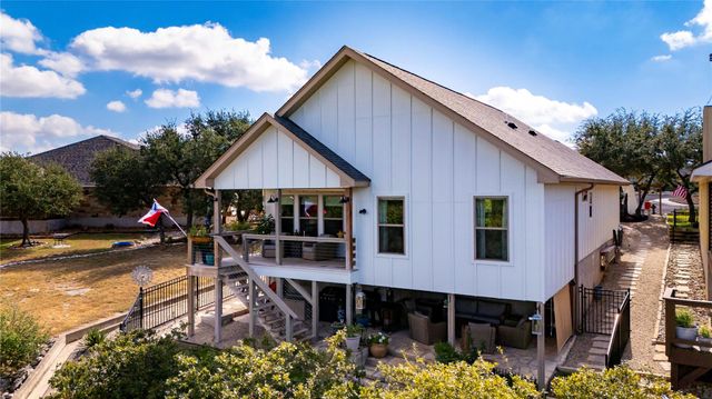 1057 Roanoke LN, Kerrville, TX 78028
