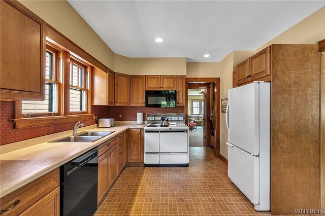 11 Colton Drive, Buffalo, NY 14216
