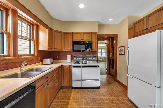 11 Colton Drive, Buffalo, NY 14216