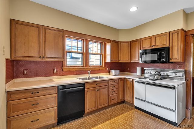 11 Colton Drive, Buffalo, NY 14216