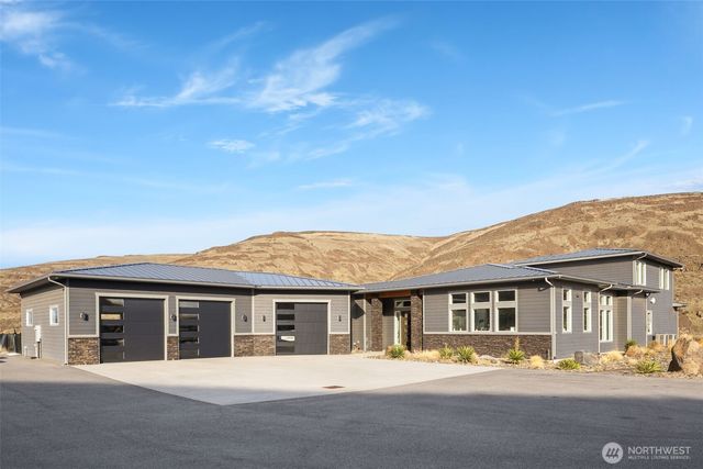 56 Spring Valley Road, Rock Island, WA 98850