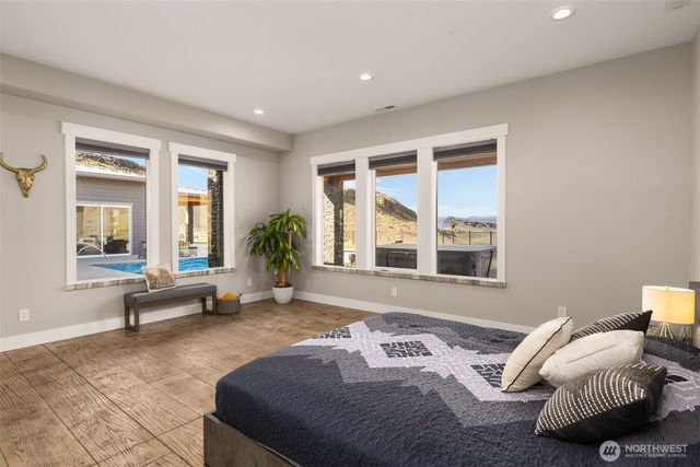 56 Spring Valley Road, Rock Island, WA 98850