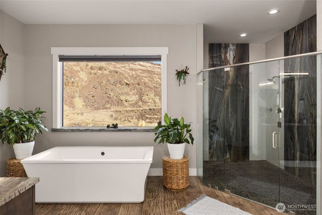 56 Spring Valley Road, Rock Island, WA 98850