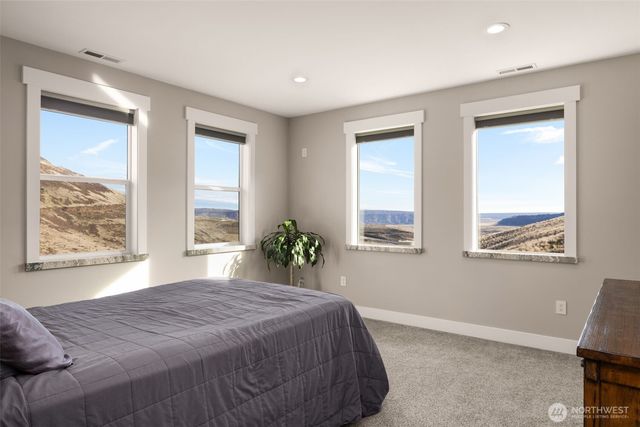 56 Spring Valley Road, Rock Island, WA 98850