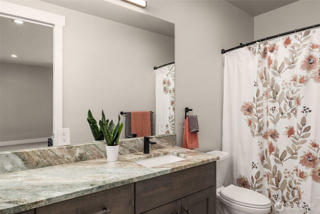 56 Spring Valley Road, Rock Island, WA 98850