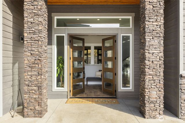 56 Spring Valley Road, Rock Island, WA 98850