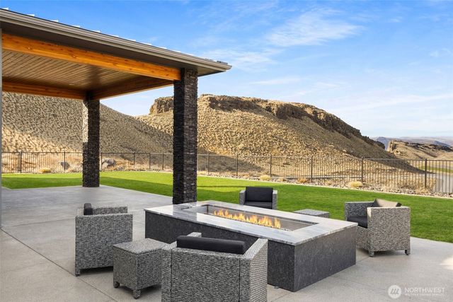 56 Spring Valley Road, Rock Island, WA 98850