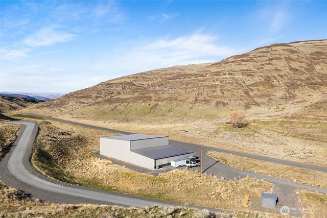 56 Spring Valley Road, Rock Island, WA 98850