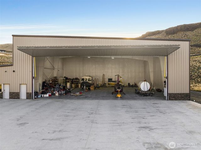 56 Spring Valley Road, Rock Island, WA 98850