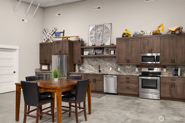 56 Spring Valley Road, Rock Island, WA 98850