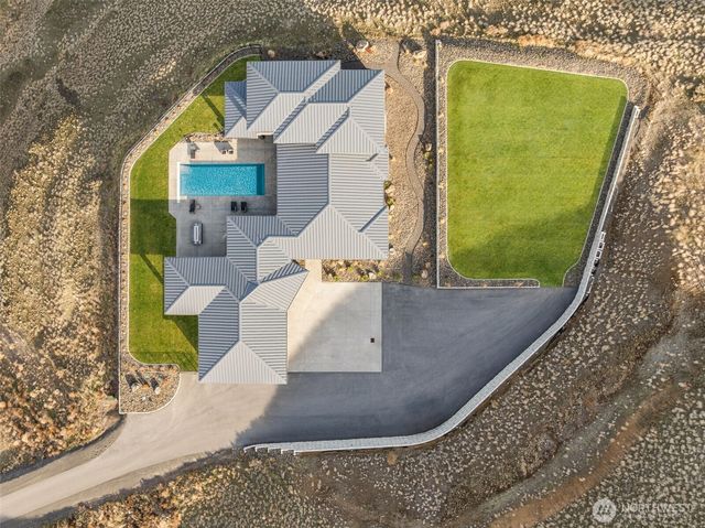 56 Spring Valley Road, Rock Island, WA 98850