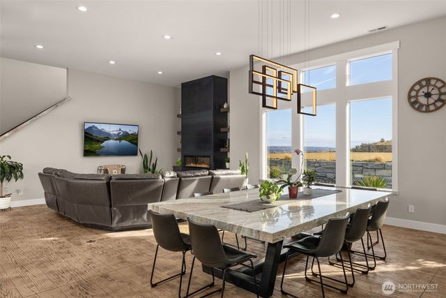 56 Spring Valley Road, Rock Island, WA 98850