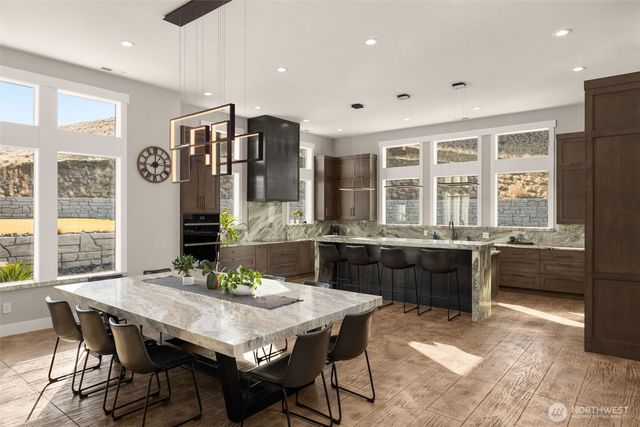 56 Spring Valley Road, Rock Island, WA 98850