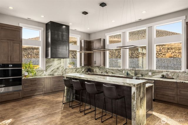 56 Spring Valley Road, Rock Island, WA 98850