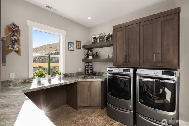 56 Spring Valley Road, Rock Island, WA 98850