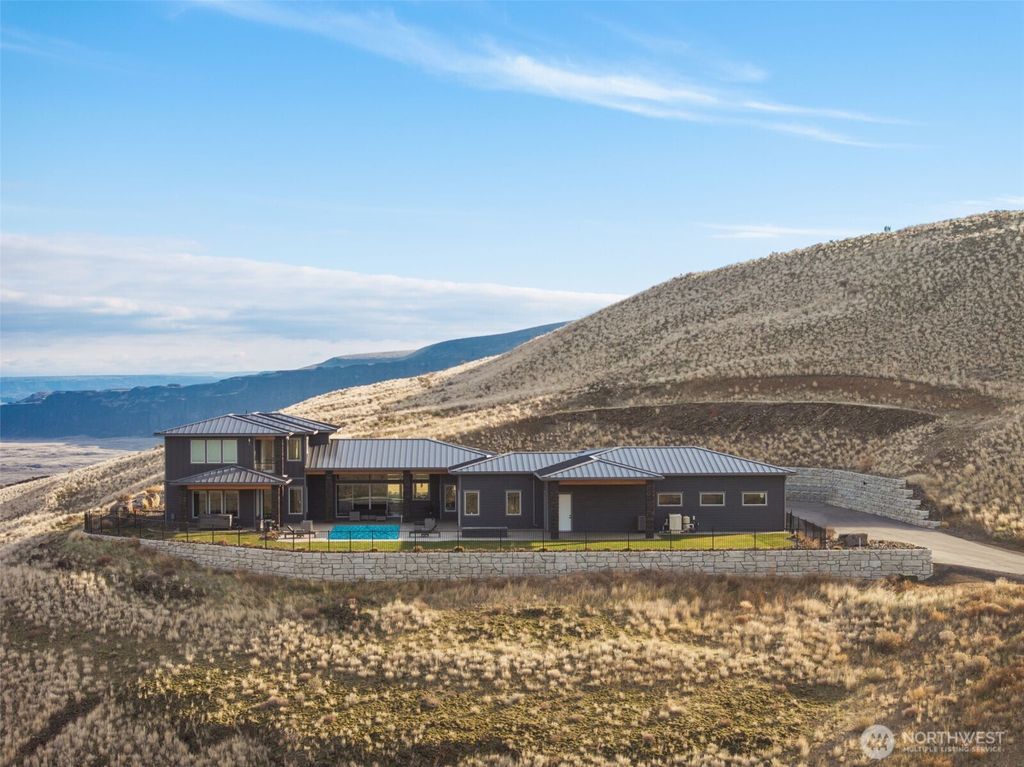 56 Spring Valley Road, Rock Island, WA 98850