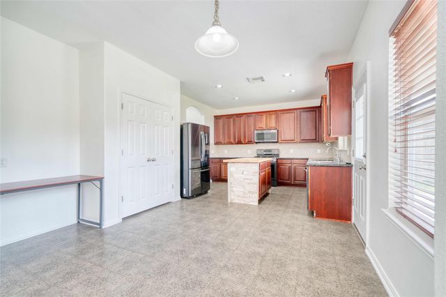 8311 Rocky River Street, Cove, TX 77523