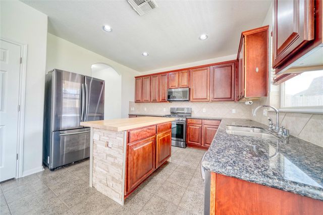 8311 Rocky River Street, Cove, TX 77523