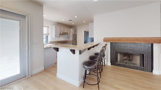 1828 Derbyshire Drive, Las Vegas, NV 89117