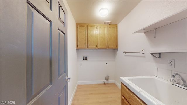 1828 Derbyshire Drive, Las Vegas, NV 89117
