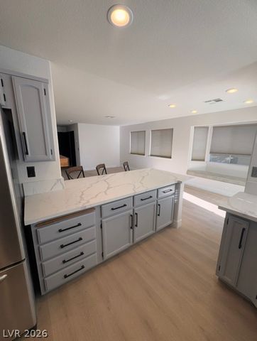 1828 Derbyshire Drive, Las Vegas, NV 89117