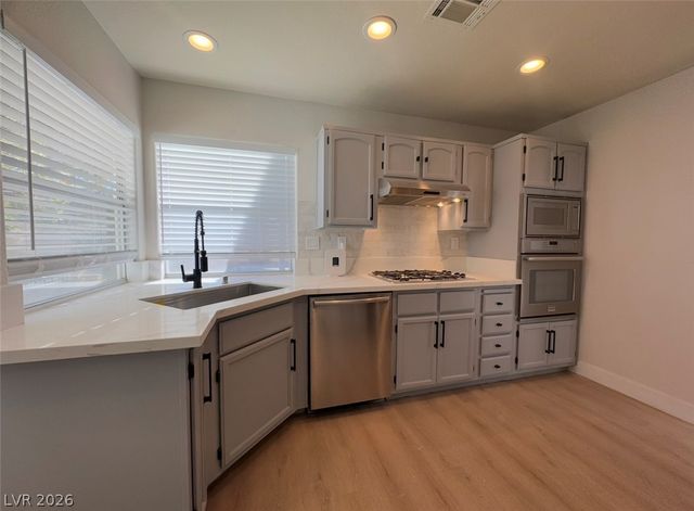 1828 Derbyshire Drive, Las Vegas, NV 89117