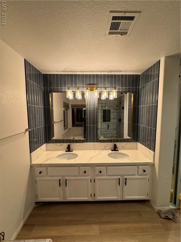 1828 Derbyshire Drive, Las Vegas, NV 89117