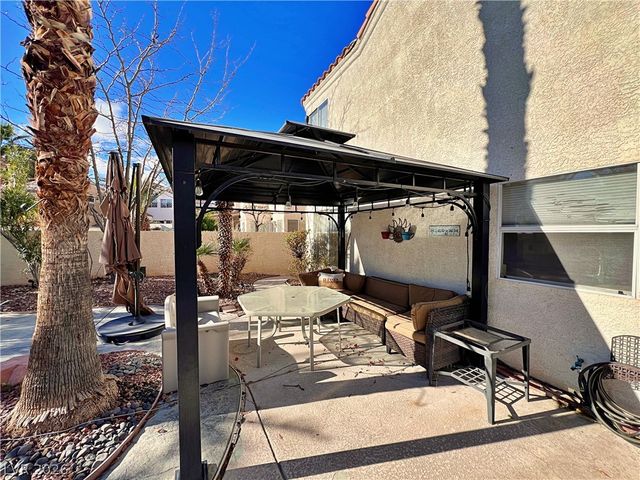 1828 Derbyshire Drive, Las Vegas, NV 89117