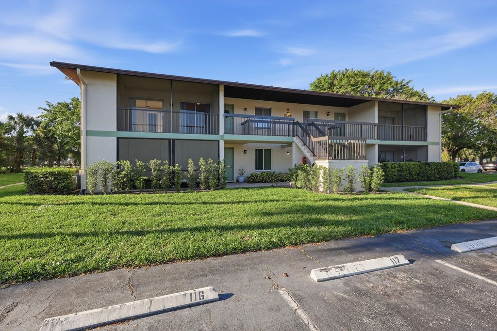 6286 Chasewood Drive E, Jupiter, FL 33458