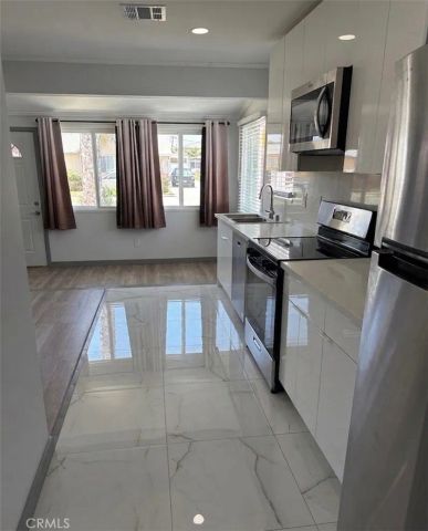 4085 W 141st Street, Hawthorne, CA 90250