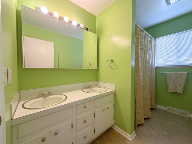 11489 Colonial Woods Drive, Clio, MI 48420