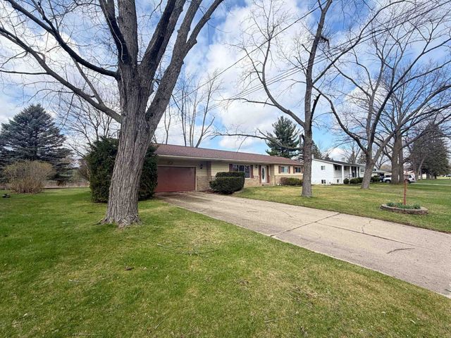 11489 Colonial Woods Drive, Clio, MI 48420