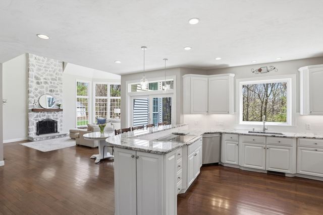 24 Alcorn Xing, Westford, MA 01886