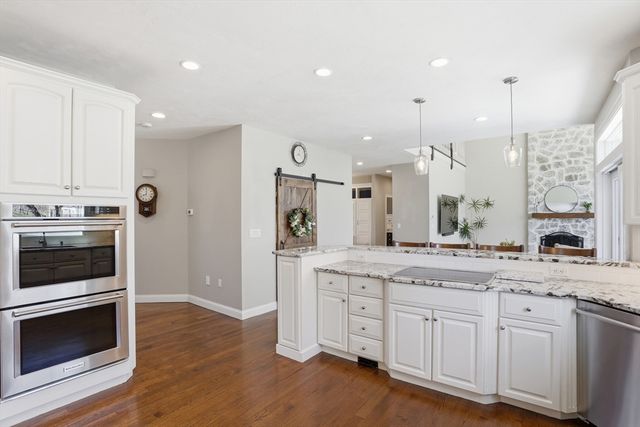 24 Alcorn Xing, Westford, MA 01886