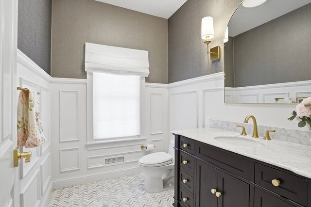 24 Alcorn Xing, Westford, MA 01886
