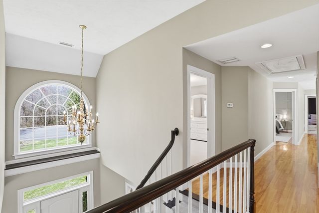 24 Alcorn Xing, Westford, MA 01886