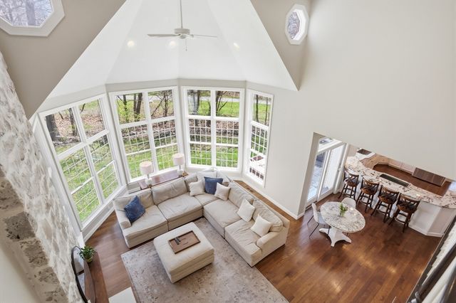 24 Alcorn Xing, Westford, MA 01886