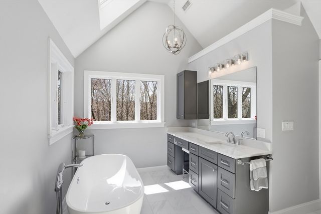 24 Alcorn Xing, Westford, MA 01886