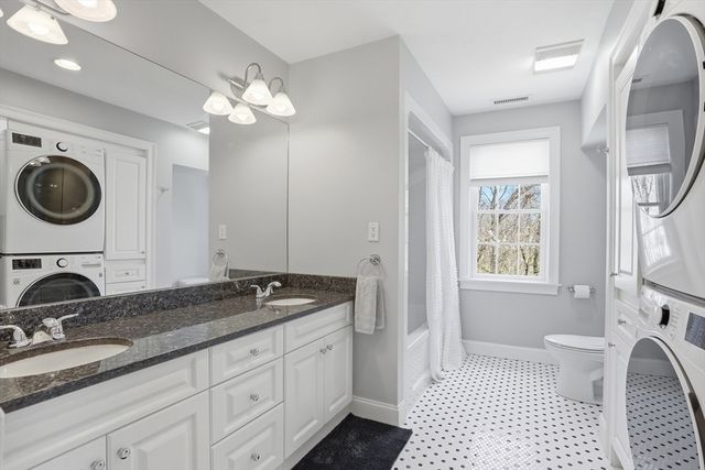 24 Alcorn Xing, Westford, MA 01886