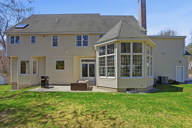 24 Alcorn Xing, Westford, MA 01886