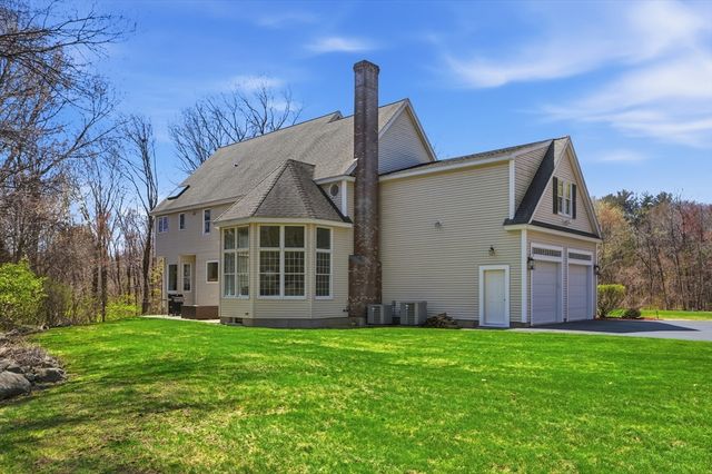 24 Alcorn Xing, Westford, MA 01886