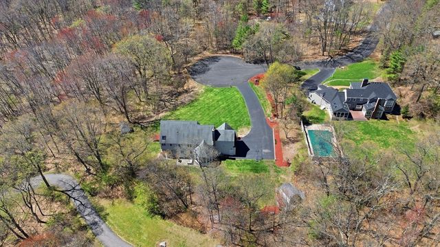 24 Alcorn Xing, Westford, MA 01886