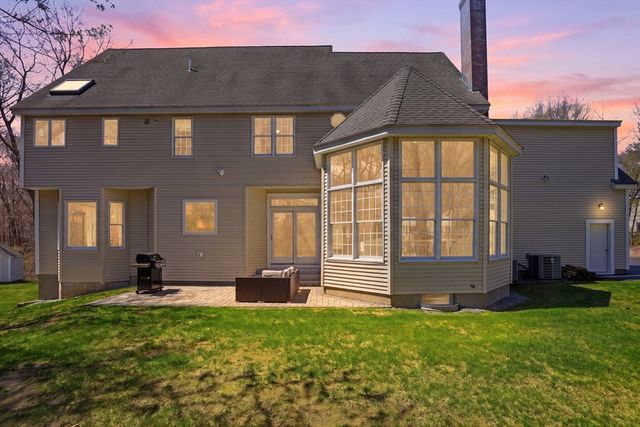 24 Alcorn Xing, Westford, MA 01886